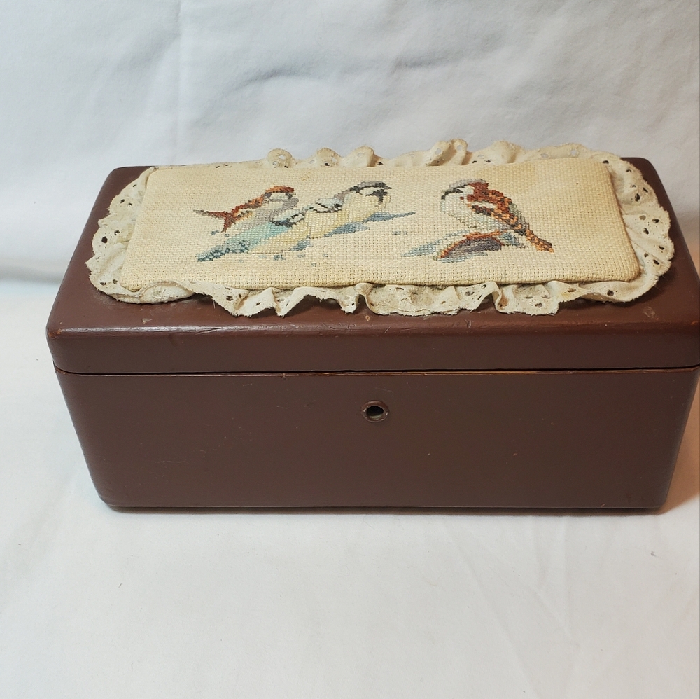 Lane Vtg 40s/50s Cedar Wood Trinket Jewelry Box Tapestry Top Salesman Sample MCM